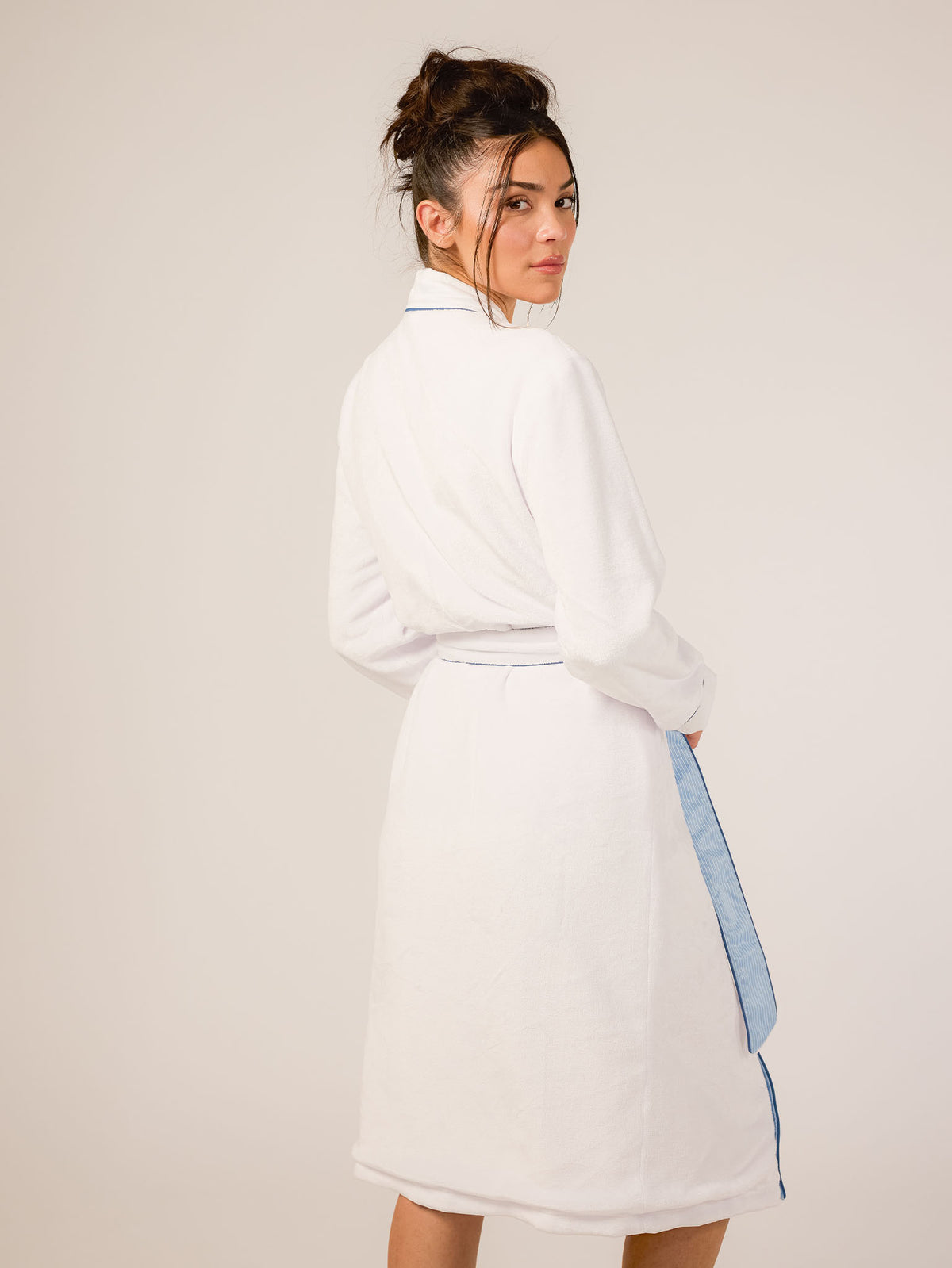 Leona Reversible Micro-Fiber Robe (Glacier) – Keleigh Teller